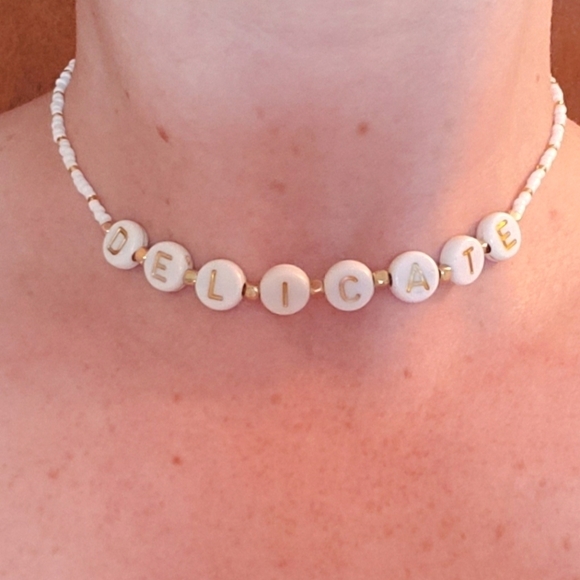 Taylor Swift Delicate Elastic Beaded Necklace Handmade - Picture 2 of 5